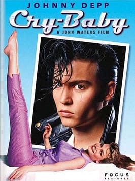 Afiiche du film "Cry-Bay" de John Waters. Une photo de Johnny Depp dans le rôle central devant laquelle il y a une jeune fille souriante tout de rose vêtue.