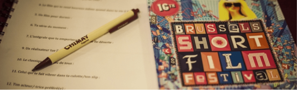 À gauche, les questions cinéma pour le Brussels Short Film Festival sous un bic Chimay. Àdroite, le programme du festival.